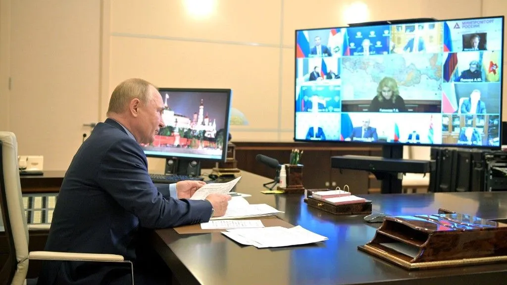Путин согласился сделать нерабочую неделю в России на ноябрьские праздники