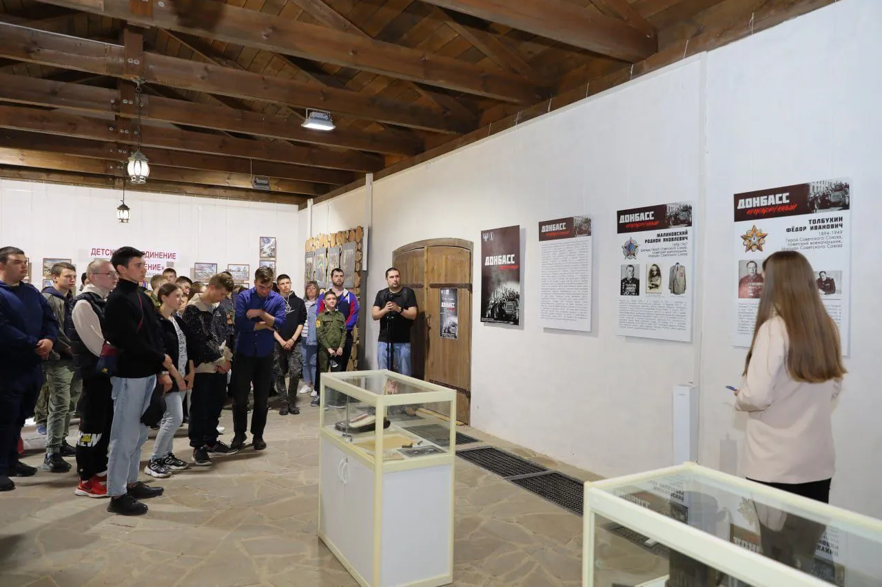 В станице Каргинская открылась планшетная выставка «Донбасс непокоренный»