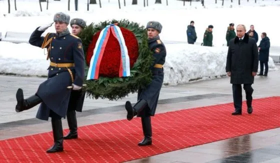 Президентом России возложен венок  к монументу «Мать-Родина»