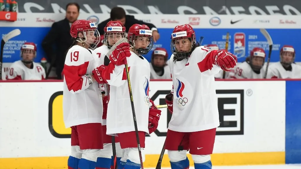 Канадки разгромили российских хоккеисток в матче ЖЧМ-2021