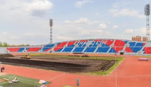 Красноярский футбольный клуб "Енисей" сменит покрытие газона на центральном стадионе 