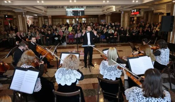 Пассажиры красноярских железнодорожных вокзалов будут слушать концерты камерного оркестра