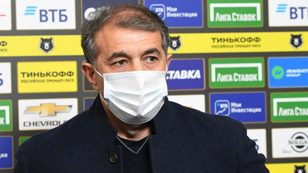 Два главных тренера российских футбольных клубов объявили об отставке 