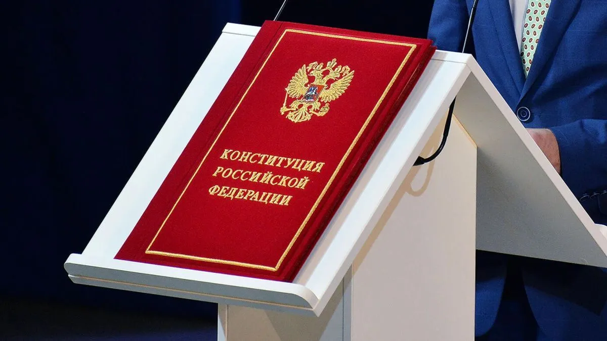 В России предложили отменить запрет государственной идеологии