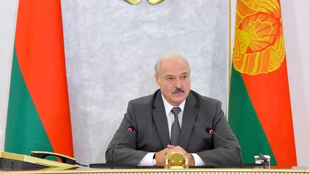 Лукашенко намекнул о связи Макрона и Светланы Тихановской
