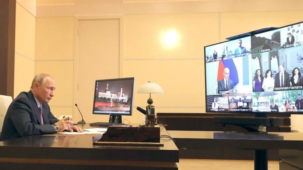 Путин инициировал процедуру формирования нового состава Общественной палаты