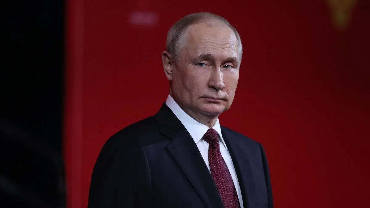 Путин оценил заслуги отечественных дипломатов в условиях гибридной войны против России