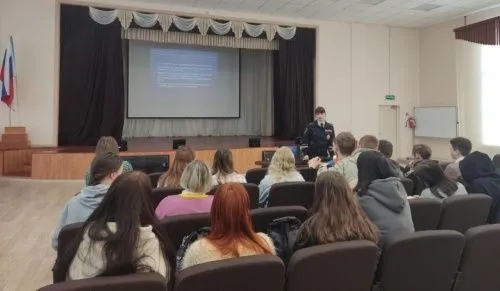 Чайковские госавтоинспекторы провели встречу со студентами