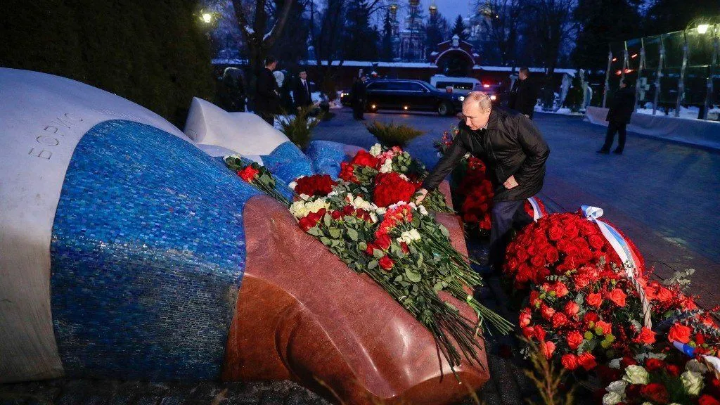 Путин у могилы Ельцина рассказал, что думает о фигуре первого президента РФ