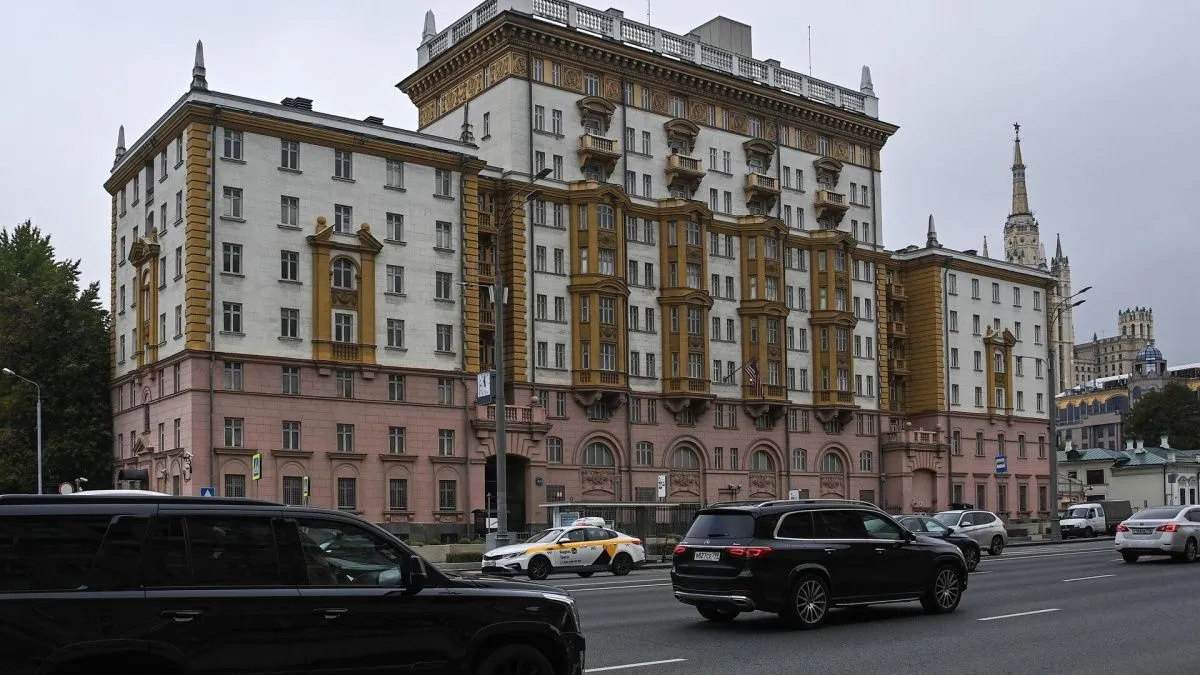 Россия высылает первого и второго секретарей посольства США в Москве