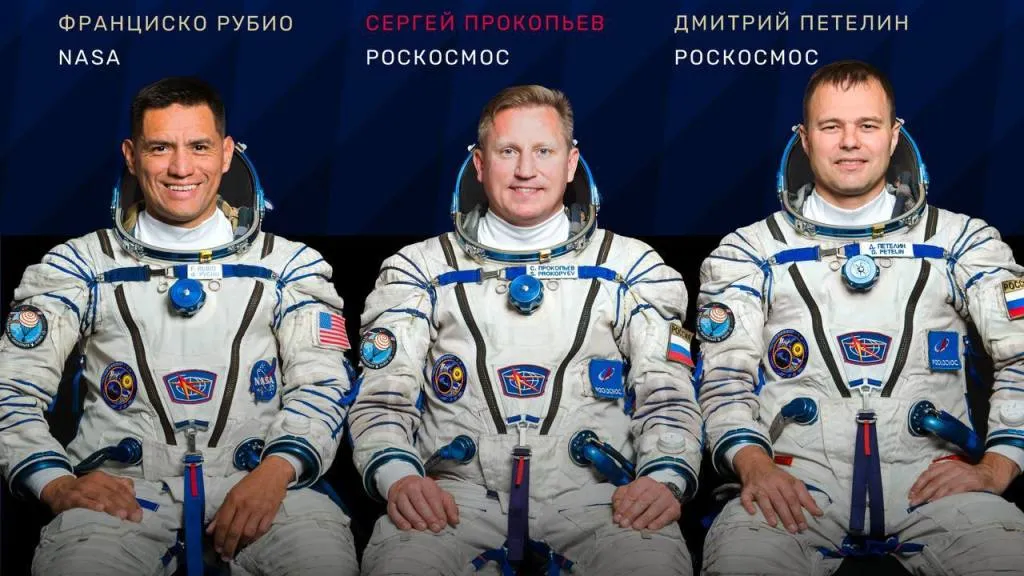 Российско-американский экипаж МКС возвращается на Землю