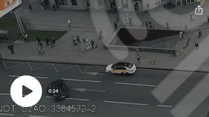 Столкновение Ferrari с маршруткой в Москве попало на видео