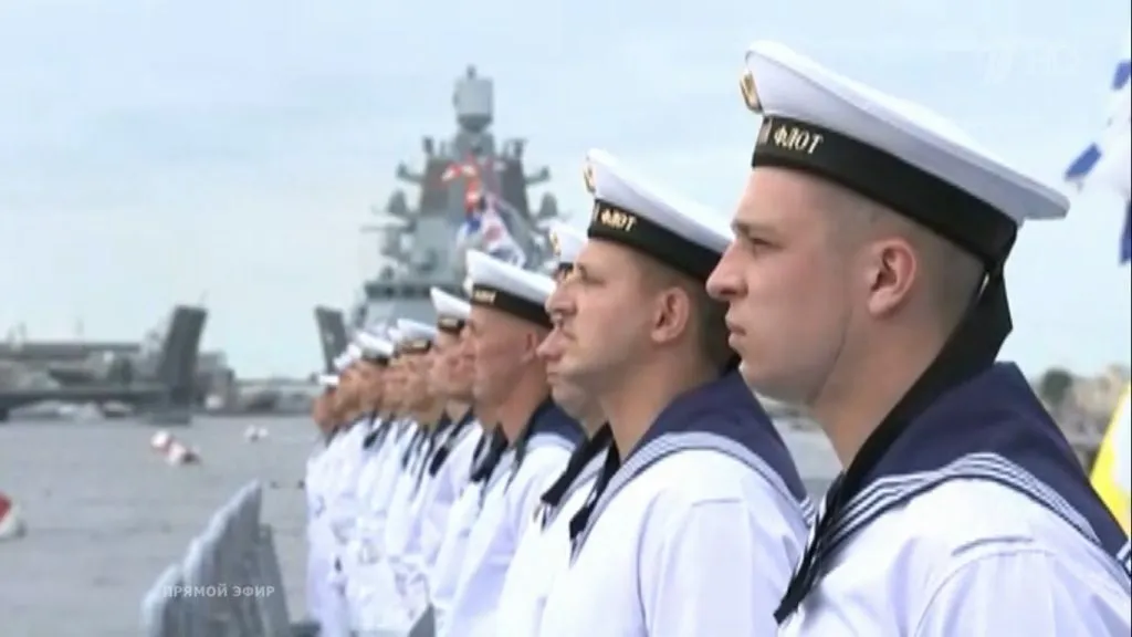 В Петербурге прошёл главный военно-морской парад