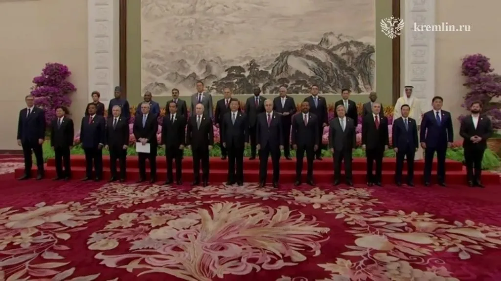 Путина и генсека ООН заметили вместе на открытии саммита в Китае