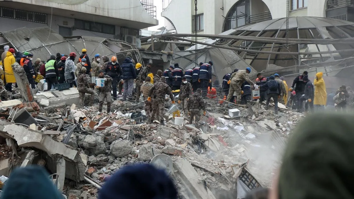 МЧС раскрыло судьбу россиян, оказавшихся под завалами после землетрясения в Турции