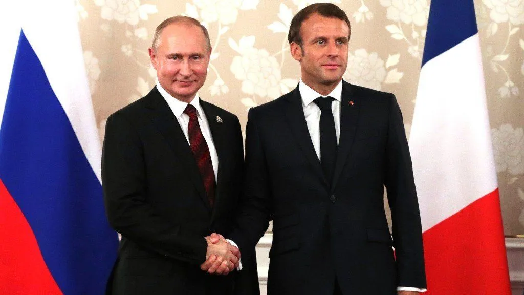 Разговор Путина и Макрона о Навальном мог быть «слит»