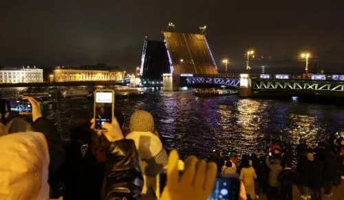 ﻿В Санкт-Петербурге стартует восьмой сезон «Поющих мостов»