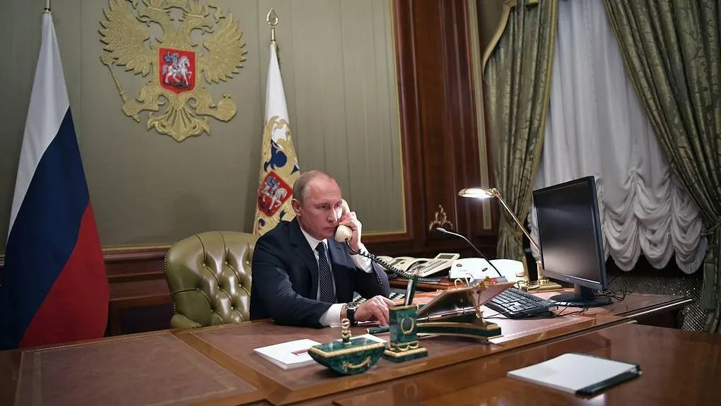 Путин и Байден неожиданно провели телефонный разговор