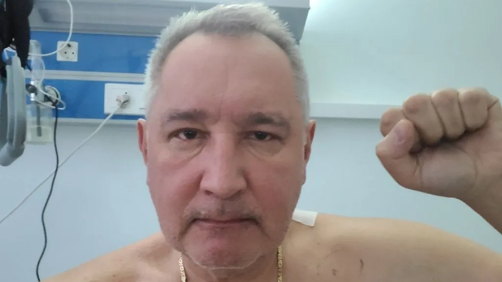 Рогозин вышел на связь после операции из-за ранения в Донецке