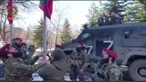 В ЛНР подняли знамя Чеченской республики