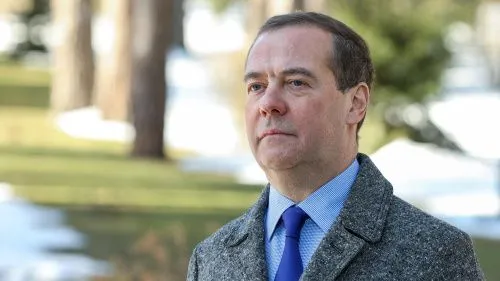 Медведев назвал преимущество России перед «свихнувшей» Европой и «разжиревших» США