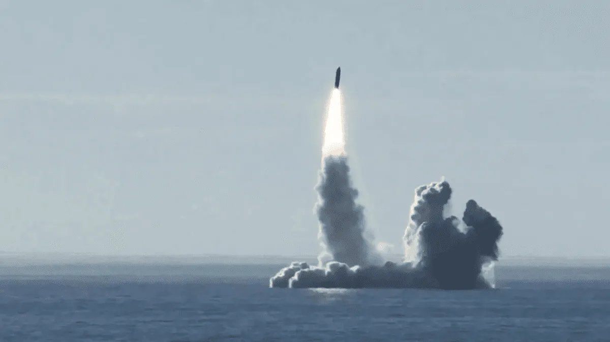 Залп из 4 ракет "Булава" впервые запустила подлодка "Владимир Мономах"