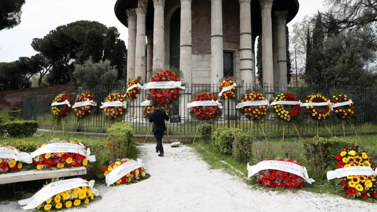Гробовщики в Риме протестуют из-за рекордного скопления незахороненных тел