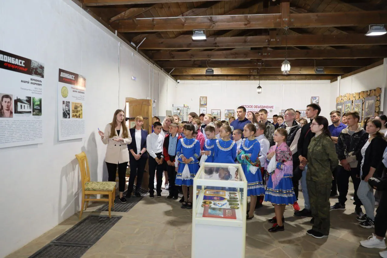 В станице Каргинская открылась планшетная выставка «Донбасс непокоренный»