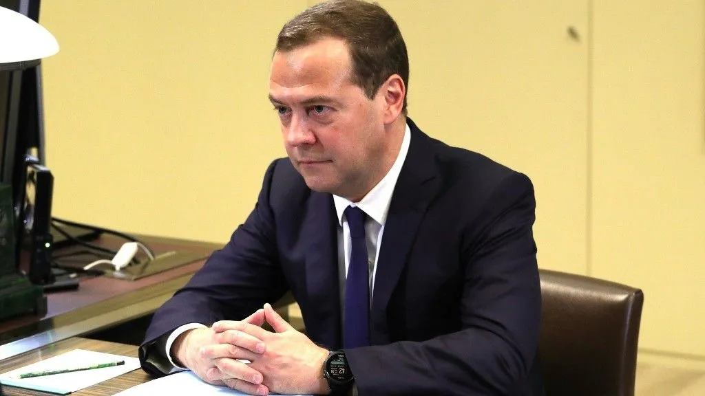 Медведев пригрозил разместить российское оружие у границ Южной Кореи