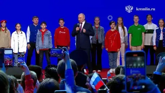 Путин выступил перед участниками съезда «Движения первых»
