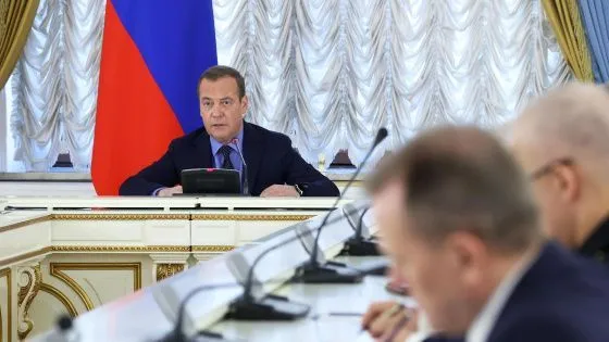 Медведев объявил о праве России действовать «против всех и каждого в странах НАТО»