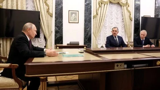 Путин встретился с замминистром обороны Евкуровым и Андреем Трошевым